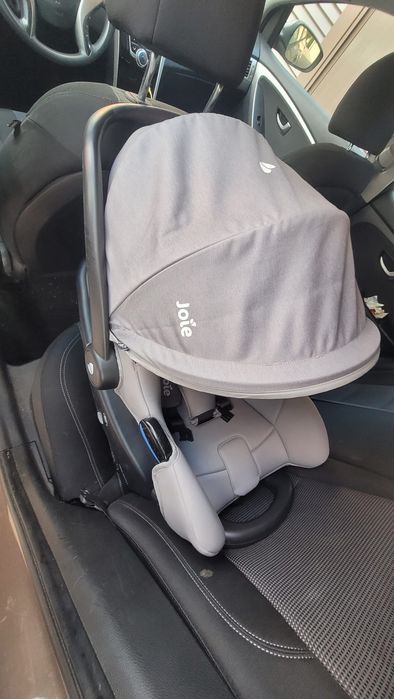 Carucior pentru copii 3 in 1 Joie Versatrax plus Scaun auto I-Venture pentru 0-18 kg si baza ISOFIX compatibila atat cu scoica cat si cu scaunul