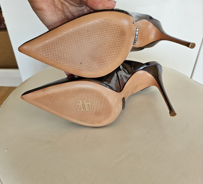 Saboti Schutz noi, nr 38 cu toc 12 cm inaltime, culoarea

aramiu-bronz