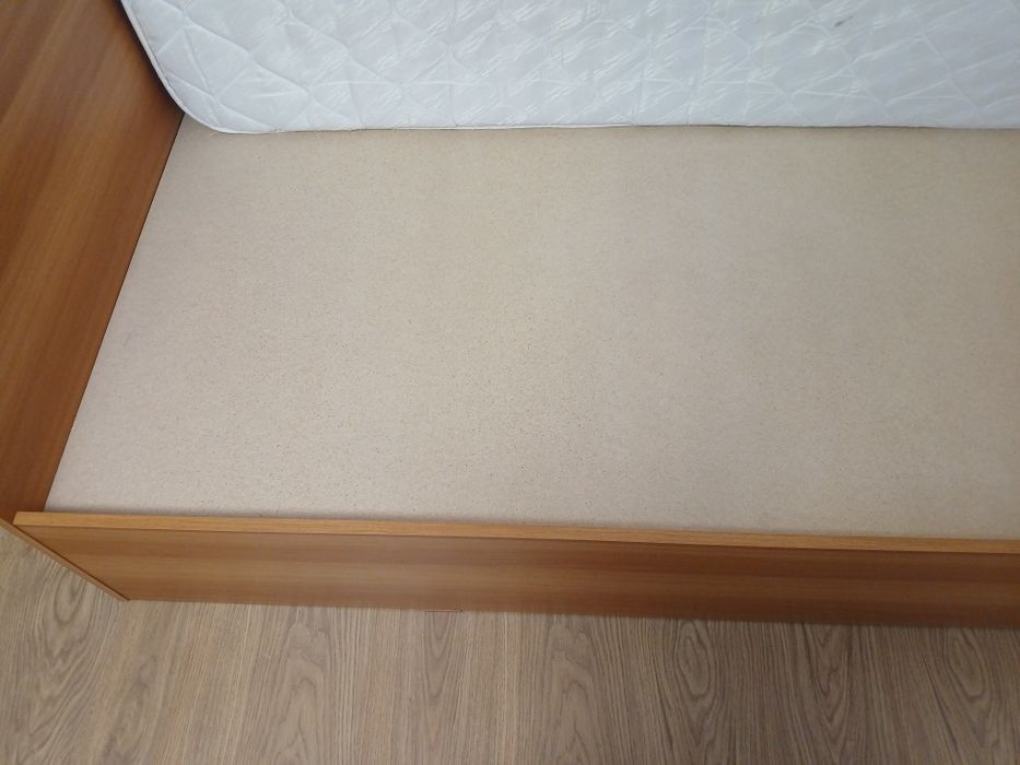 Pat 90 x 200, cu somiera si saltea