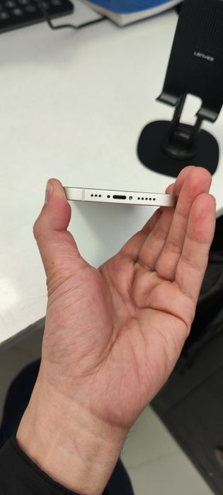 Iphone 12.  ideal