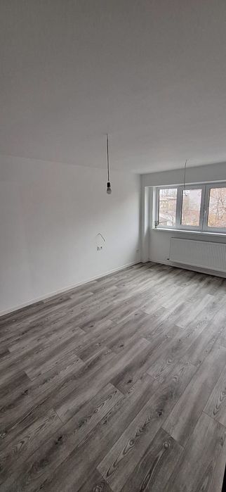 Vând apartament 3/4 camere, zona 2 stejari-Vlahuță