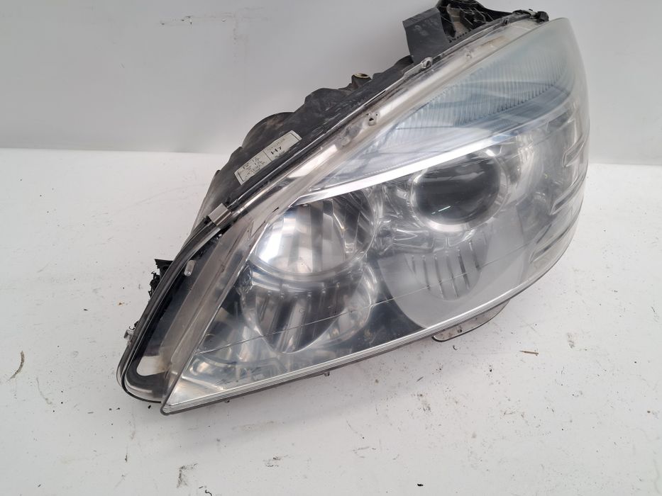 Фар Mercedes W204 C Cklass