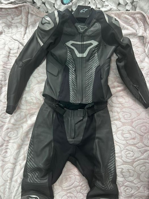 Vând costum moto de dama