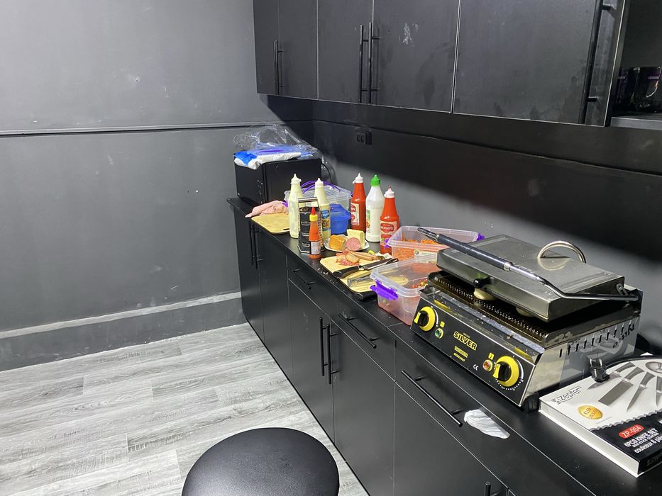 Mebel sotiladi Rangi Qora