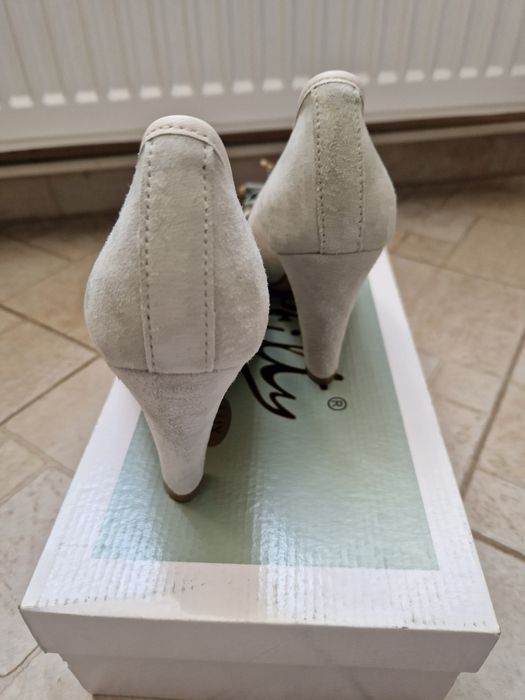 Pantofii dama din  piele intoarsa