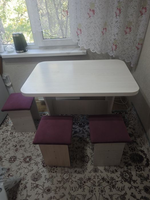 Продам кухонный стол