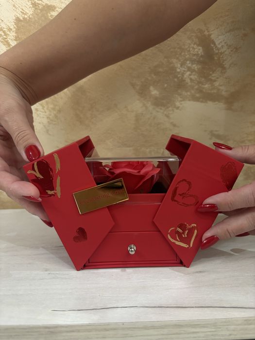 Trandafir EverLasting si lanț la alegere