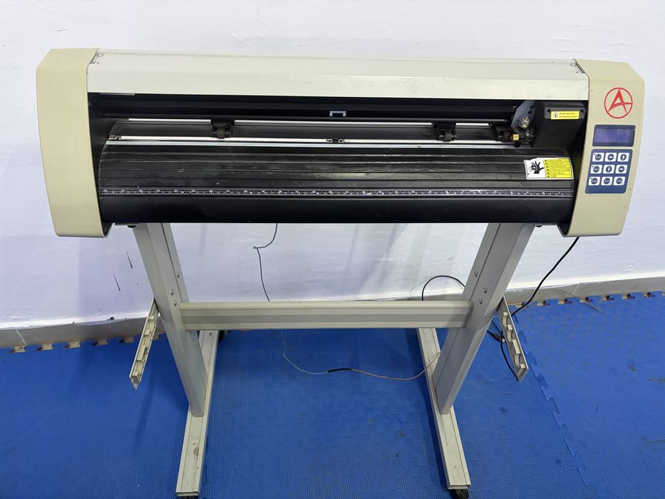Продам режущий плоттер