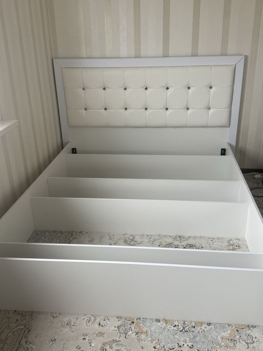 Двухспальняя кровать