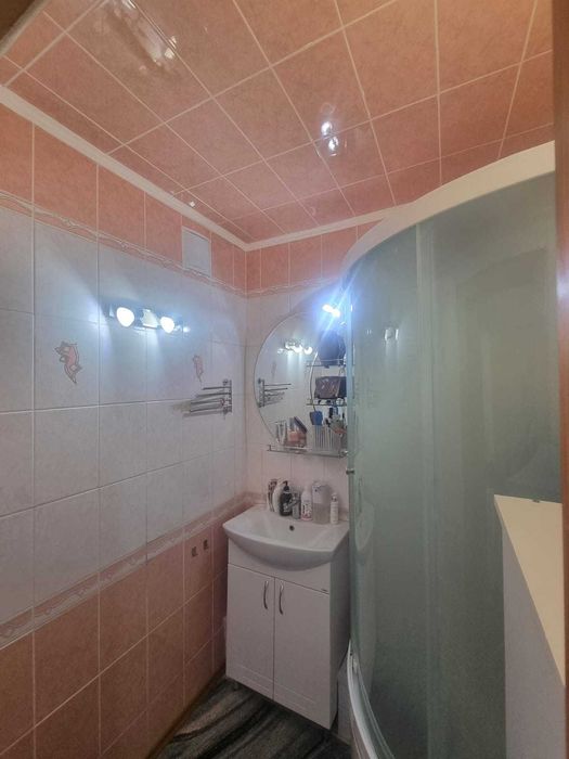 Продам 2 комн., кв., в Центре, магазин Рахат