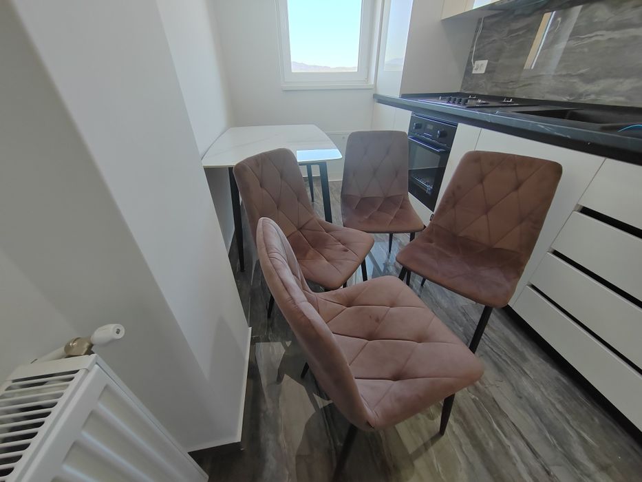 Vand scaune noi in cutie