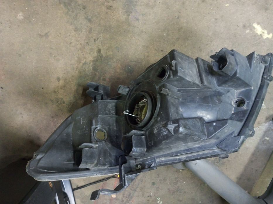 Оптика машина ниссан Серена