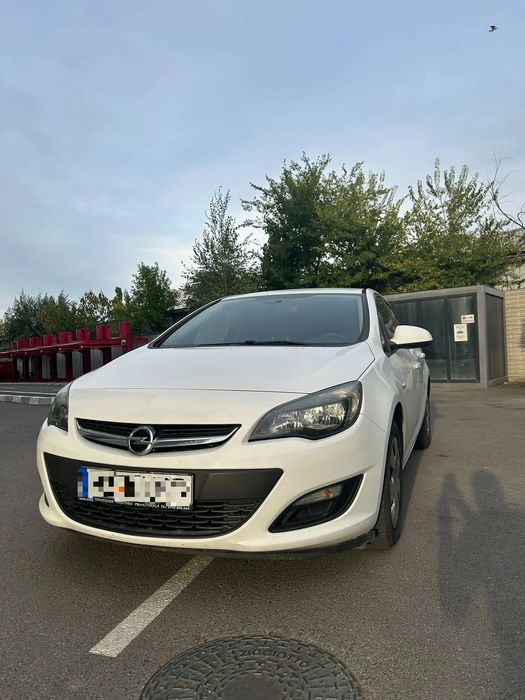 Opel Astra Opel Astra J SEDAN 1.6  Automata Benzina 2013-3500euro