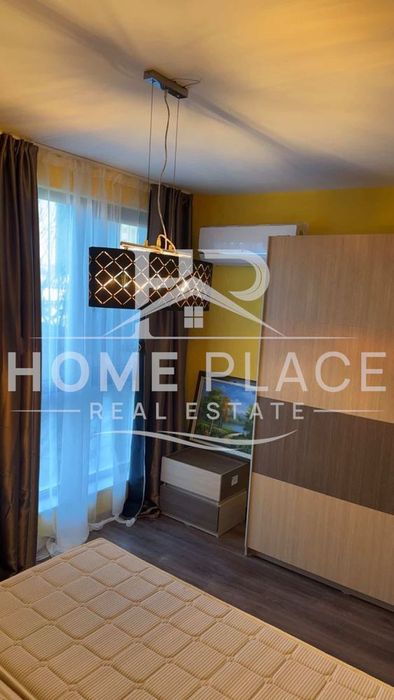 ПАРКОМЯСТО ! Тристаен апартамент под наем - Център