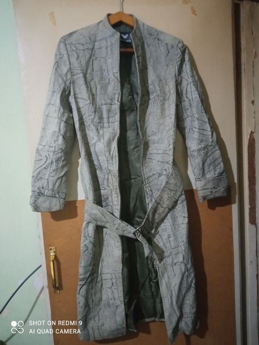 Продам женский кожаный плащ.