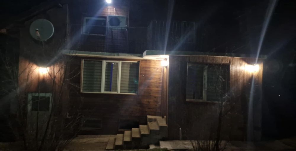 Продава се къща до старческия дом