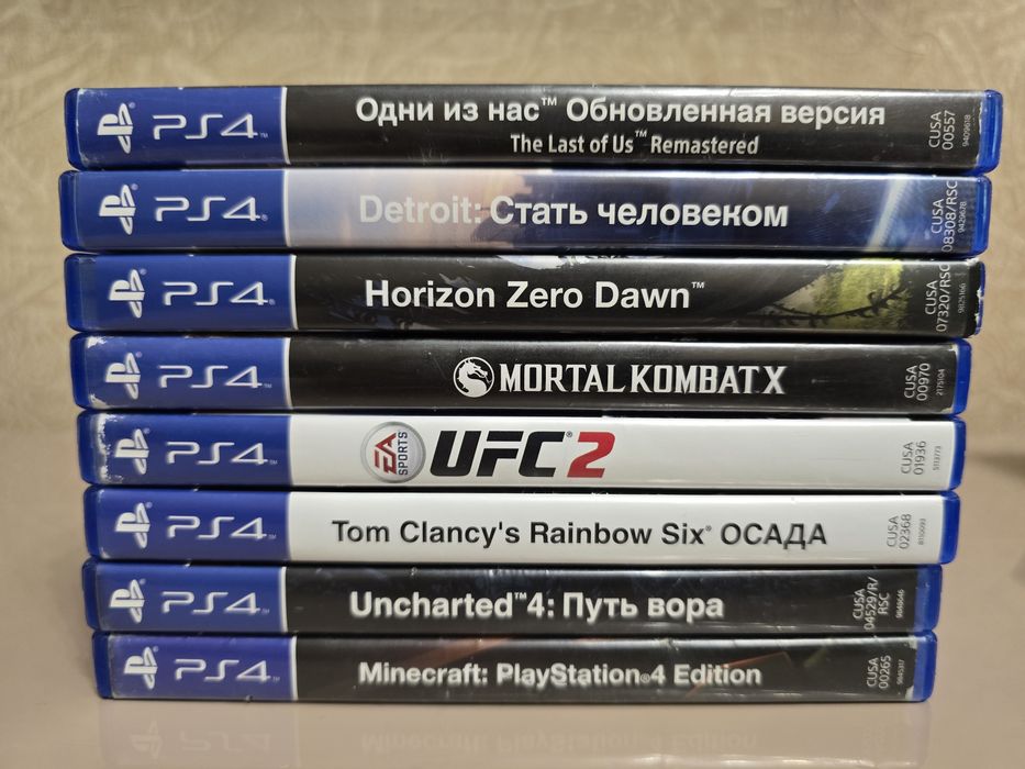 PlayStation 4 (б/у) с 8 играми
