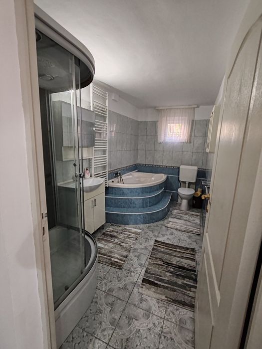 Închiriez apartament