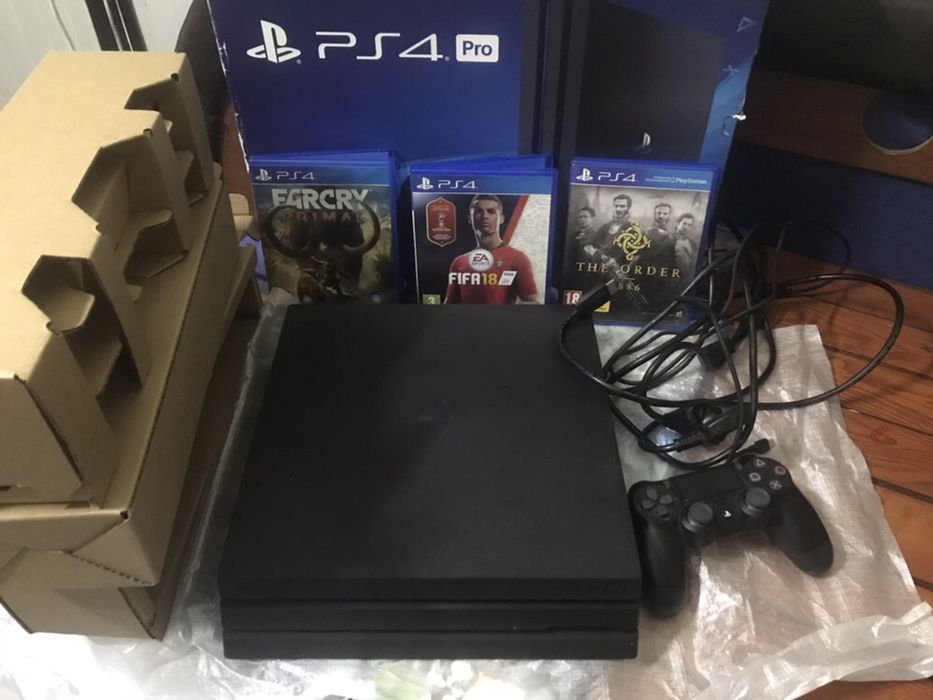 Ps 4 pro impecabil 2manete 3 jocuri cadou PlayStation 4