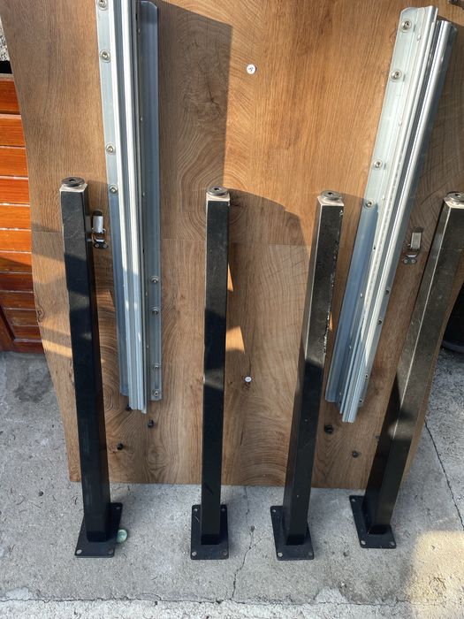 Продавам трапезна маса Dickson 120