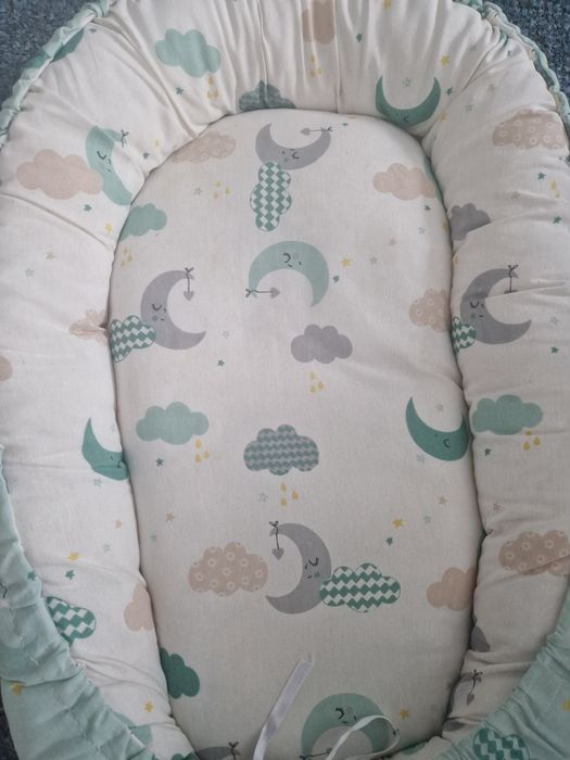 Бебешко гнездо с възглавница и игрсчки