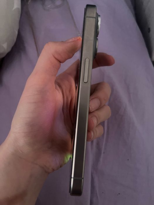 Продаю Iphone 15 pro на 256 гб