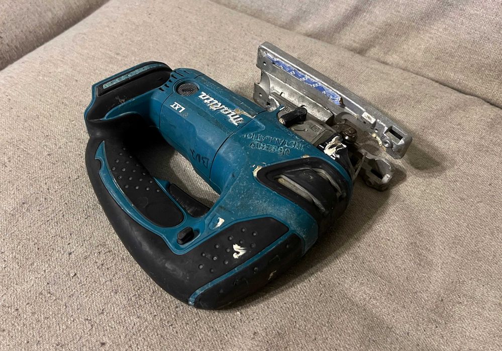 Fierăstrău vertical pendular Makita BJV180, 18V LXT, doar corp
