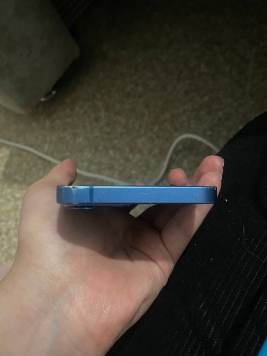 Продам Iphone 13