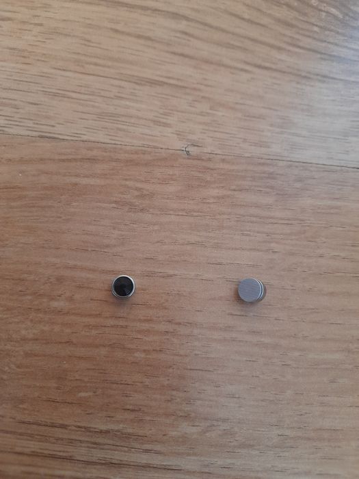 Cercei cu magnet pereche zirconiu alb/negru,unisex NOI !!