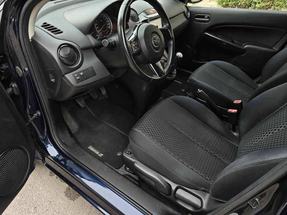 Mazda 2 От Германия 102000км.4цилиндъра. 4врати.Навигация