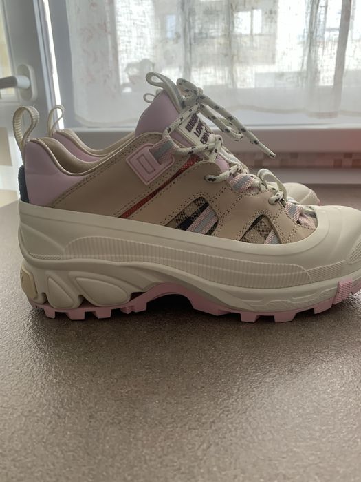 Adidasi Burberry