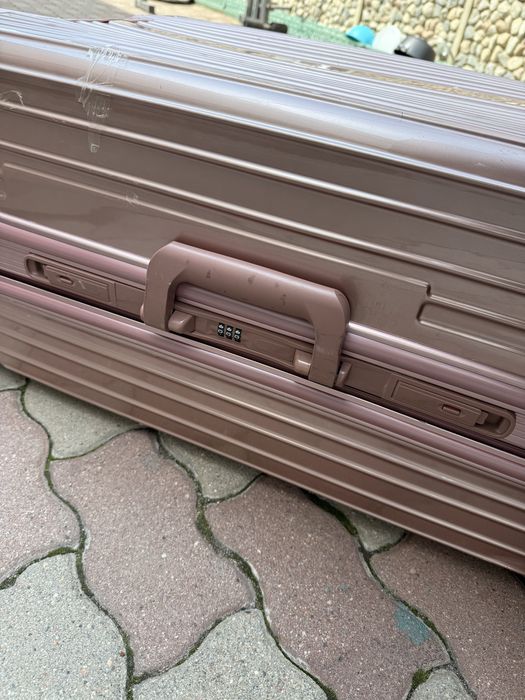 Продам чемоданы