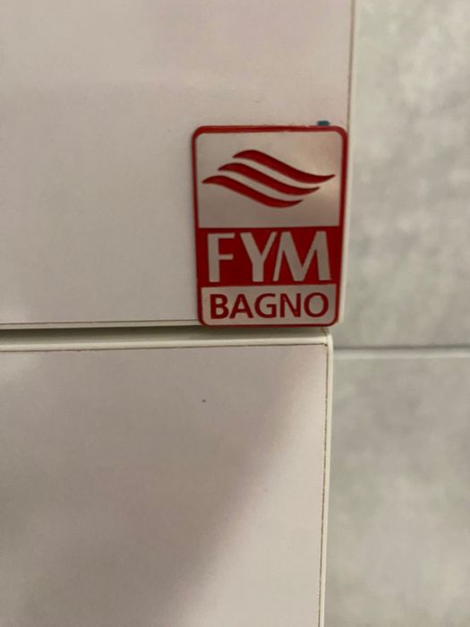 Водоустойчив комплект шкаф с огледало, мивка и батерия за баня