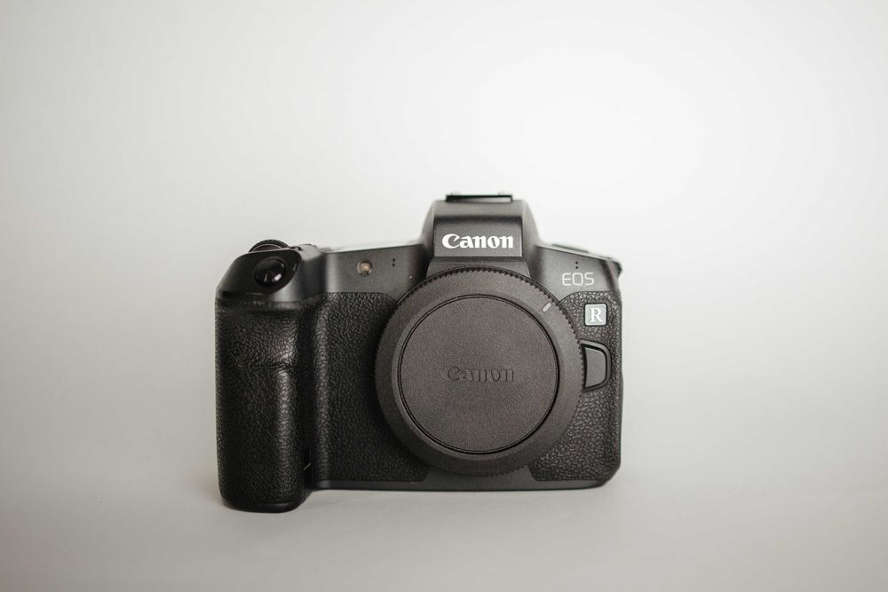 Canon EOS R - 30.3 MP Full Frame Body
