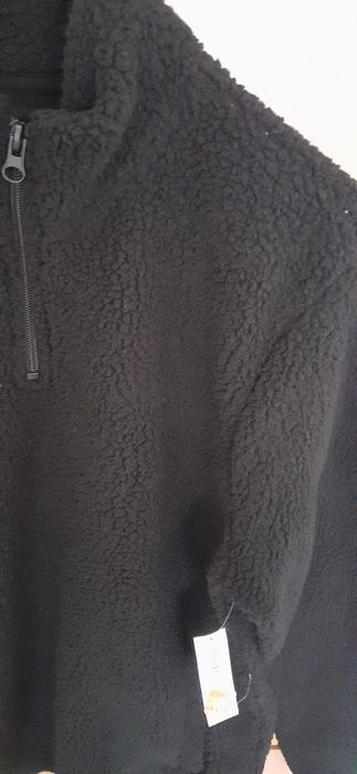 Пуловер черен,  пухкав, рошав