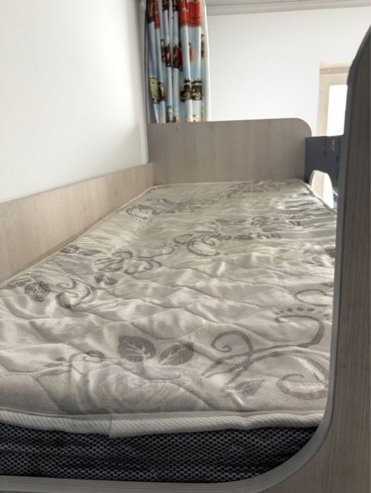 Продам 2-х яросную кровать.