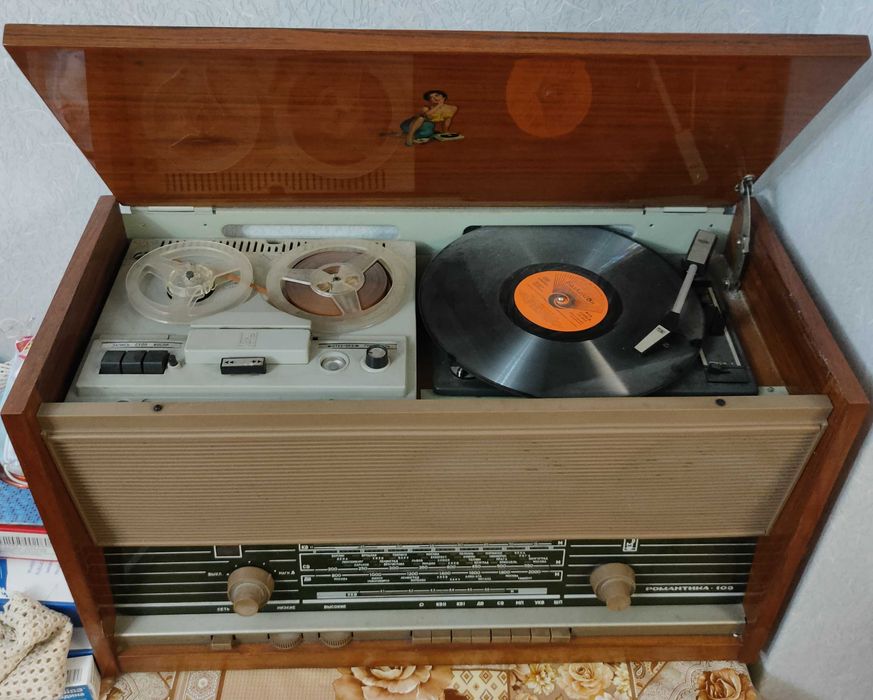 Ретро Радио магнитофон грамофон РОМАНТИКА.