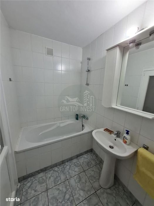 Garsoniera decomandata balcon pivnita zona Autogara Turnisor