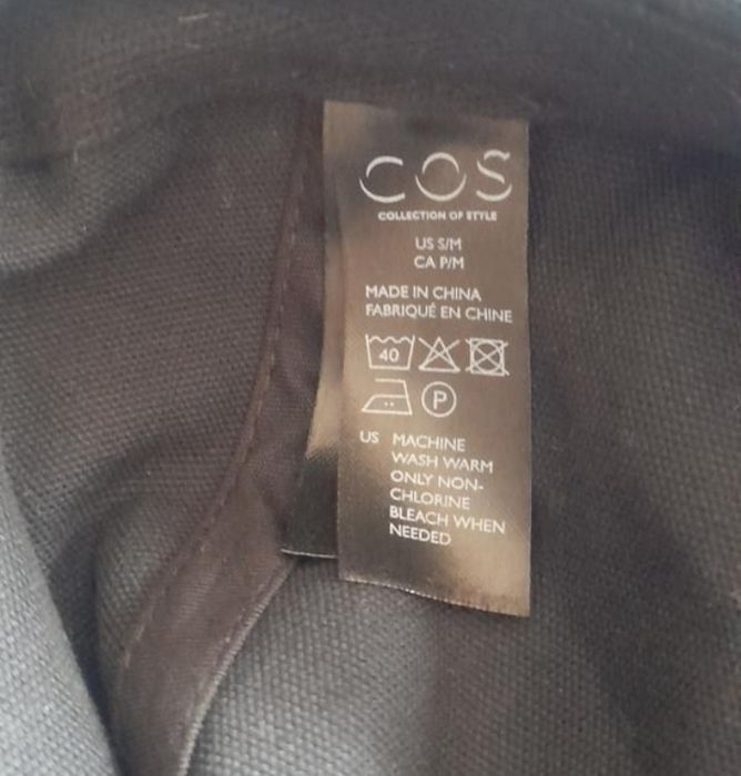 COS бейзболна шапка без козирка