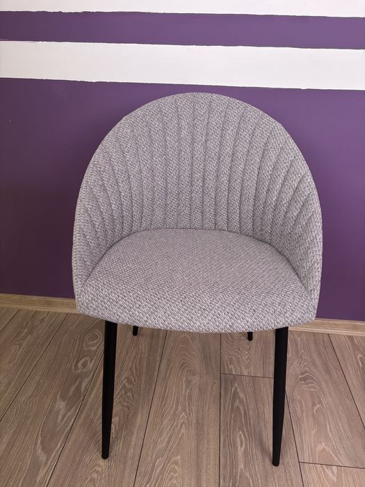 Сив трапезен стол