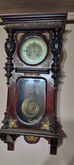 Vând ceas de perete foarte vechi