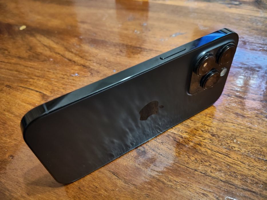 Продавам Iphone 14 pro