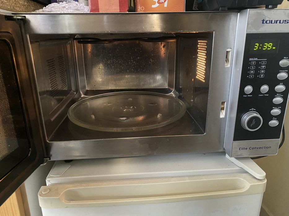 Микровълнова печка с грил и конвекция Taurus