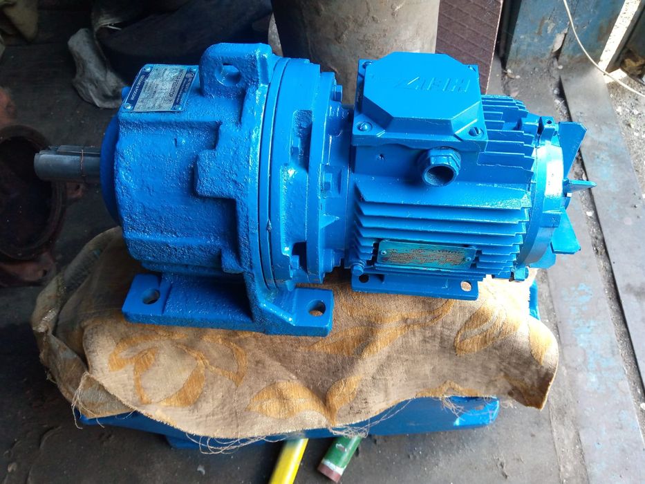 Мотор редуктор...