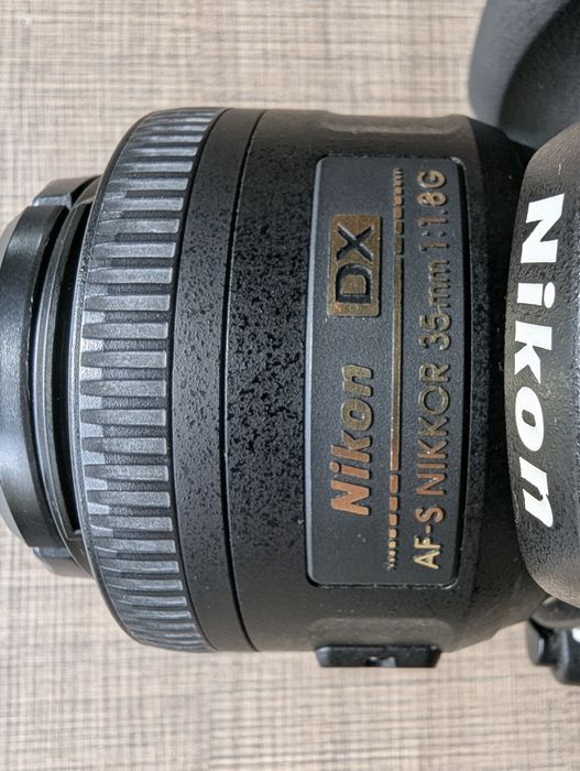 Nikon D5100 с Обектив Nikkor 35mm 1.8G DSLR Огледално рефлексен фотоап