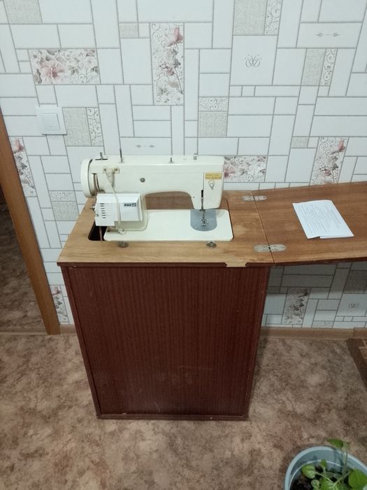 Швейная ножнач машинка