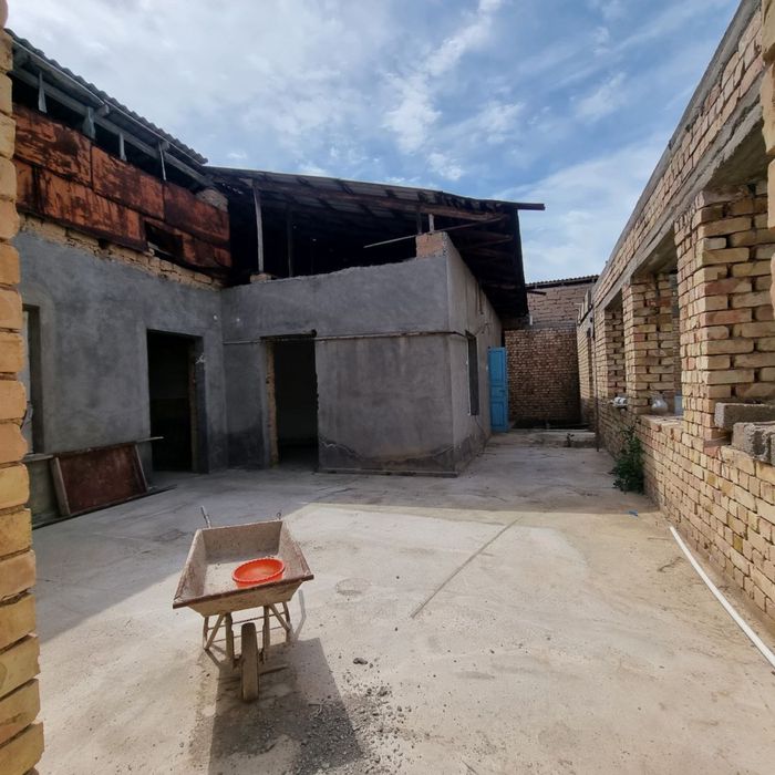 Uch qaxramanda Uy sotiladi 8sotix katej qurishga zor variant