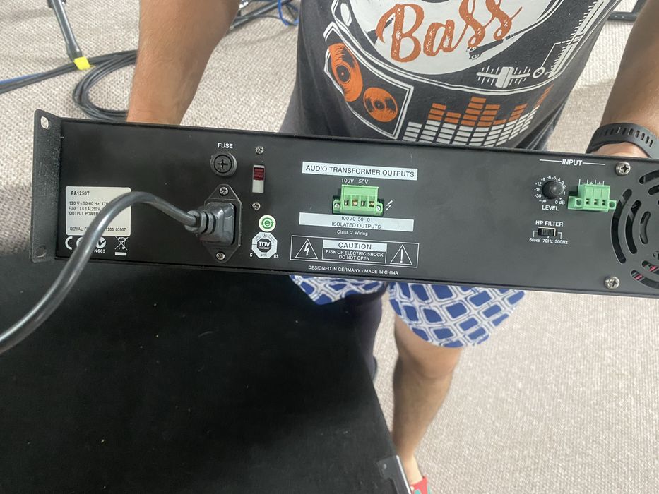 Vând un amplificator Electro-Voice