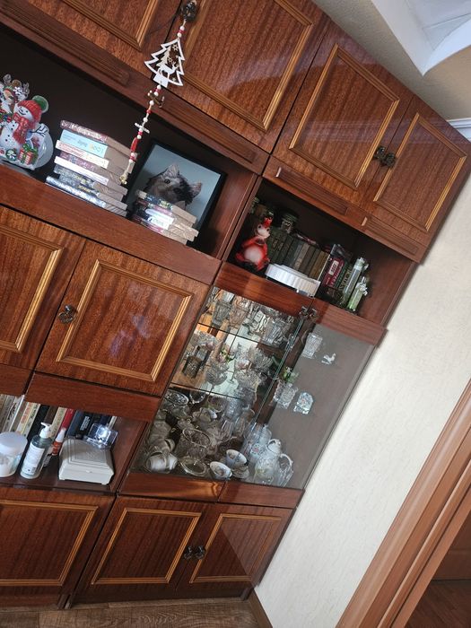 Стенка в зал ,3 шкафа + тумба