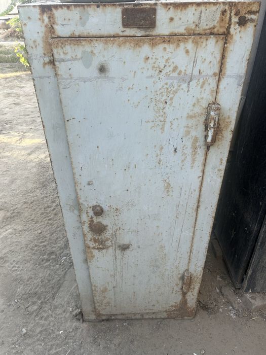 Продам сейф металлический